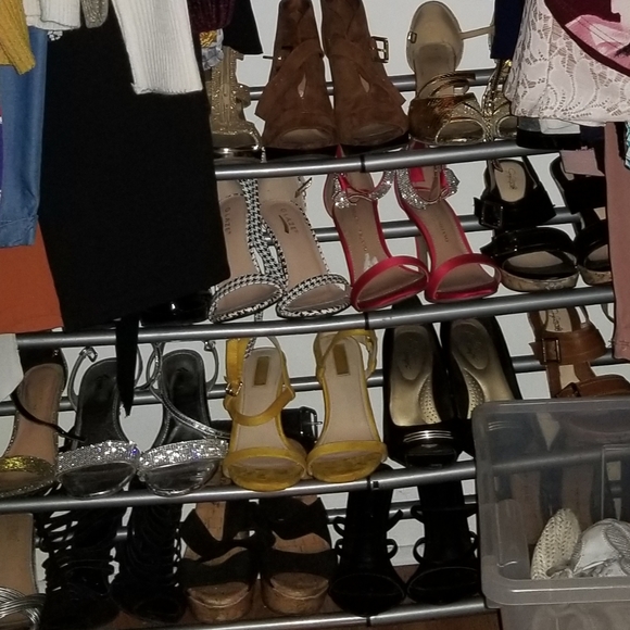 Meet your Posher, Cindy - Picture 2 of 2